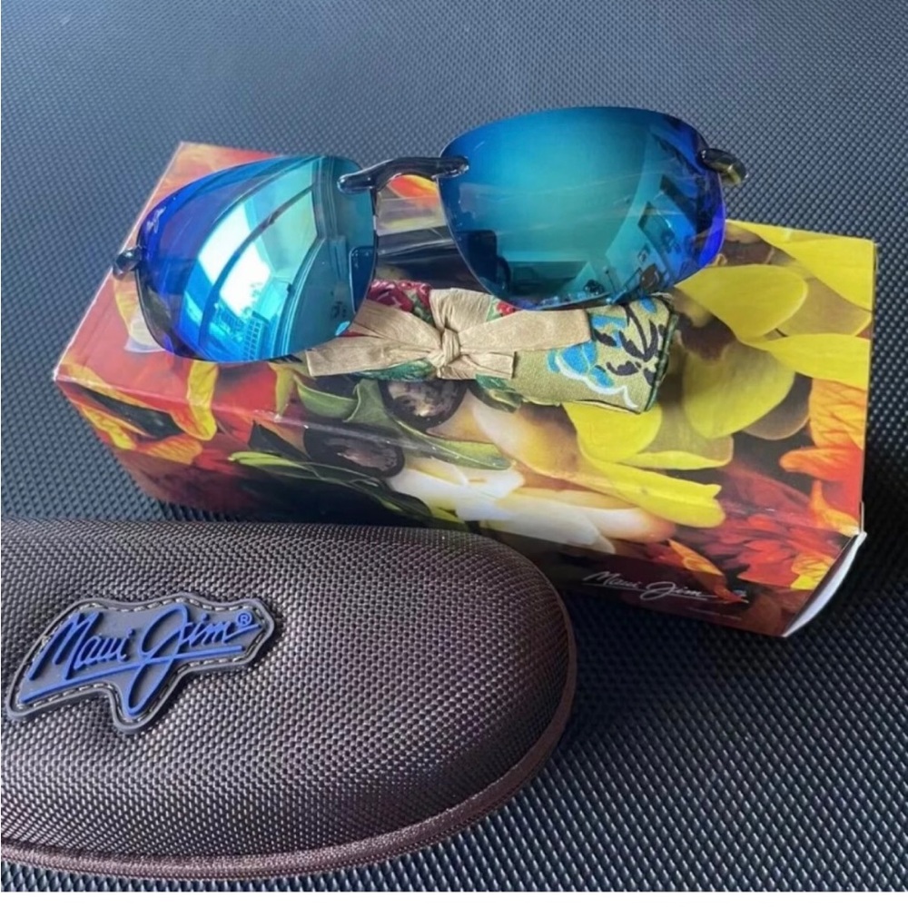 Maui Jim HO'OKIPA B407-11 Smoke Grey
Frame / Blue Hawaii Polarized Lenses NEW